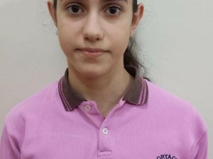 Ödülünü okuluna bağışladı...