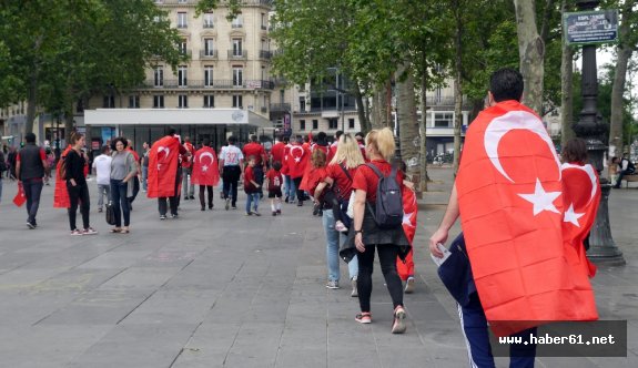 Paris'te Türk coşkusu