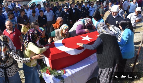 Silahının ateş alması sonucu şehit olan polise son görev