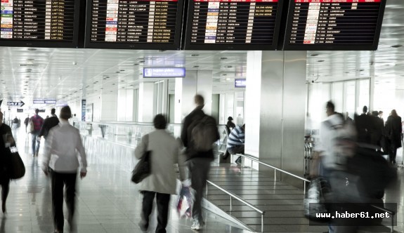 Hamile kadın Havalimanında doğurdu