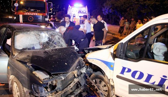 Otomobil ile Polis aracı çarpıştı