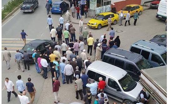 Of kendi kendi boğuyor!