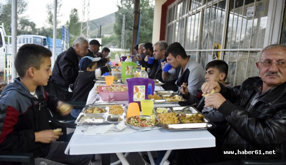Bu köyden aç geçilmiyor!