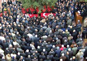 Bayan hakim ve eşi uğurlandı