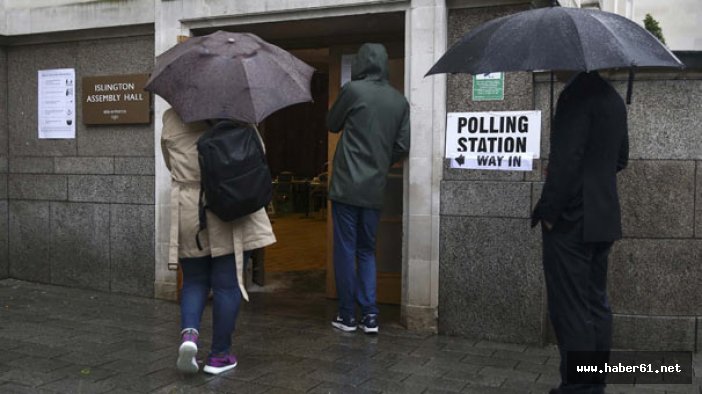 Tarihi referandumda oylama başladı!