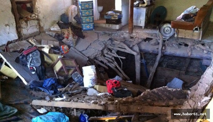 Bayburt'ta ev çöktü!  4 yaralı