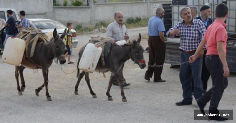 30 gündür su taşıyorlar!