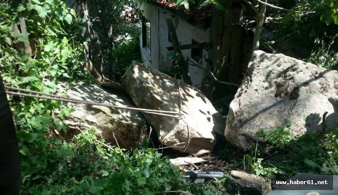 Dev kayalar mahalleye düştü!