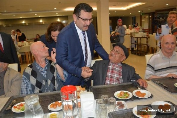 Trabzon'da Huzurevi sakinlerine iftar