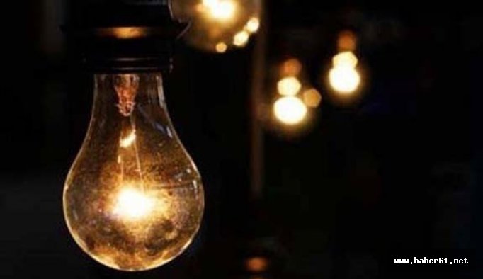 Kablo yangını Trabzon'u karanlıkta bıraktı