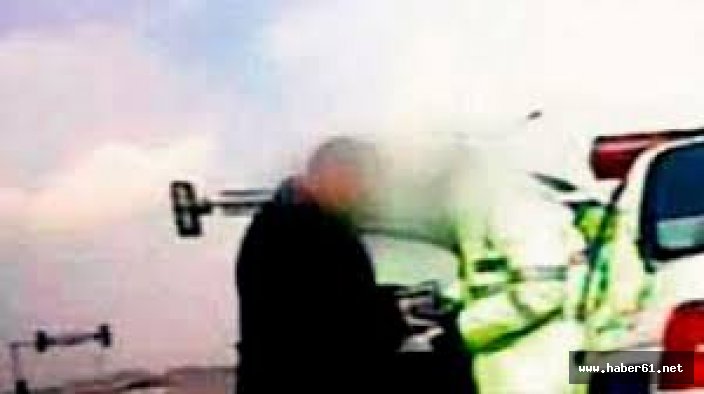 Polis rüşvet olarak bikini aldı!