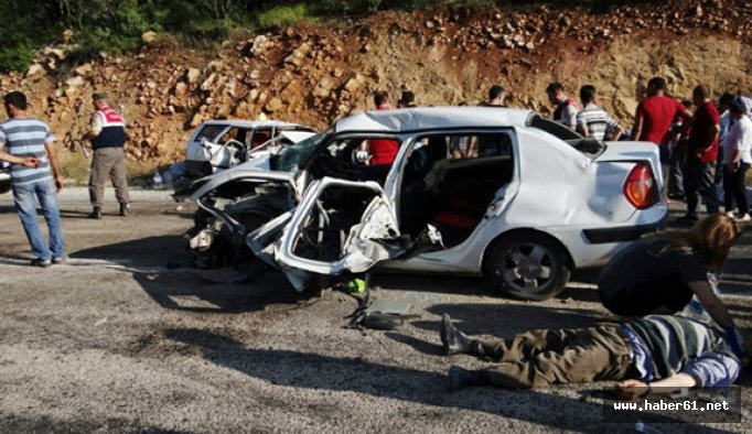 Korkunç kaza: 2 ölü 11 yaralı