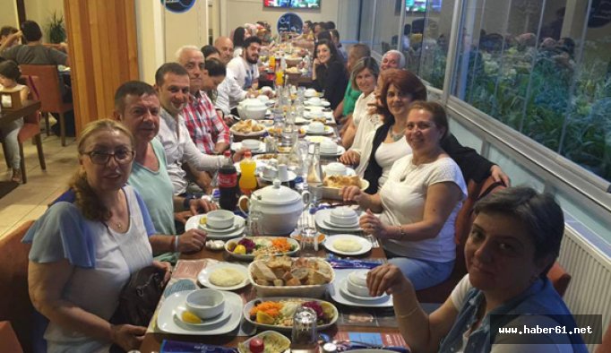 Mezunlar bu kez iftarda buluştu