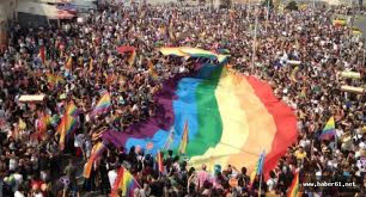 Başbakan onur yürüyüşüne katıldı!