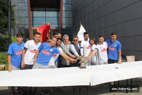 Rizespor imzaları attırdı