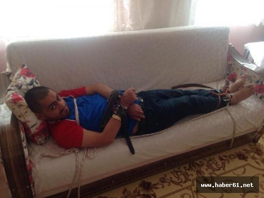 Akıl hastası oğlu bağlıyor!