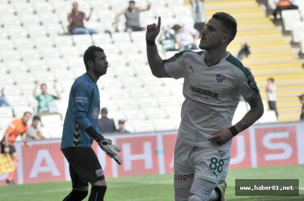 Trabzonspor'un eski golcüsü Azerbaycan'a mı gidiyor?