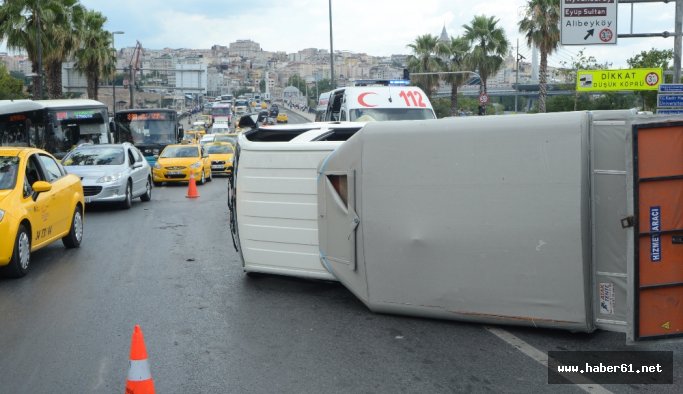 Trafiği kitleyen kaza 2 yaralı!