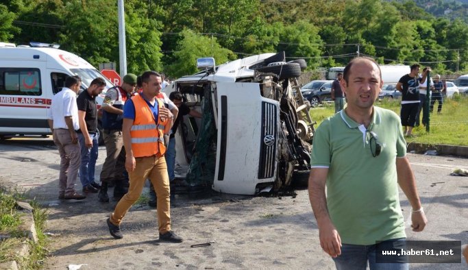 Giresun'da otobüsle minibüs çarpıştı!
