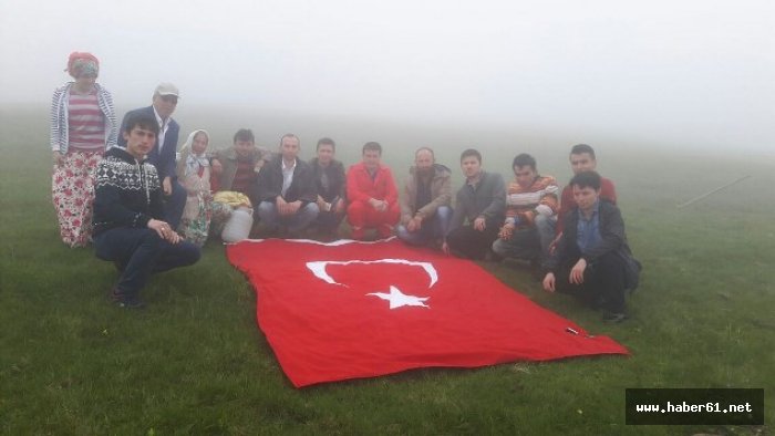 Giresun'daki helikopter kazası anısına bayrak diktiler