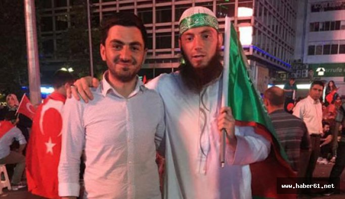 Trabzonlu futbolcu darbe protestosu için meydanlarda