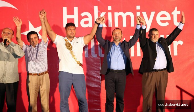 Kırkpınar Başpehlivanı demokrasi nöbetinde!