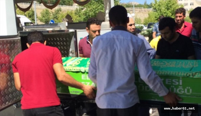 Küçük kız babasını öldürdü