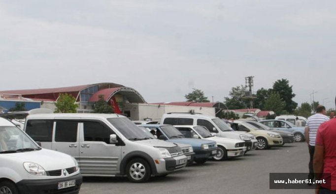 Trabzon'da oto pazarı duruldu