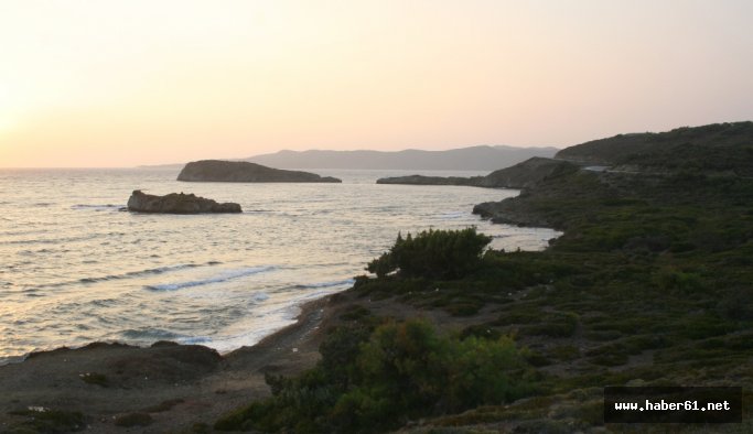 6 kişilik aile dalgalarla savruldu!