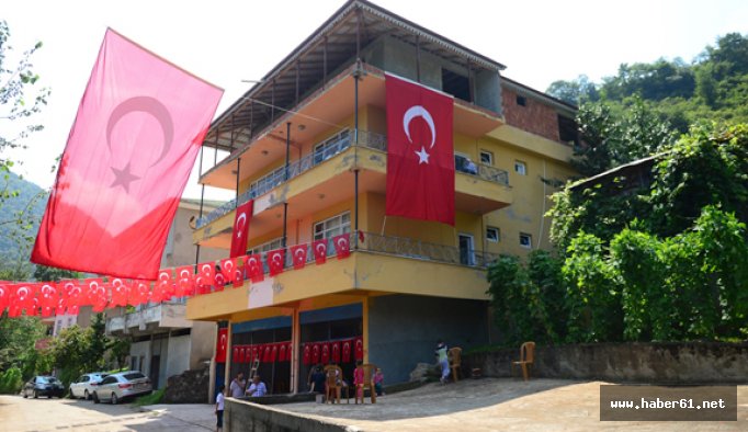 Şehit İsmail Çil’in Arsin’deki babaevine acı haber ulaştı