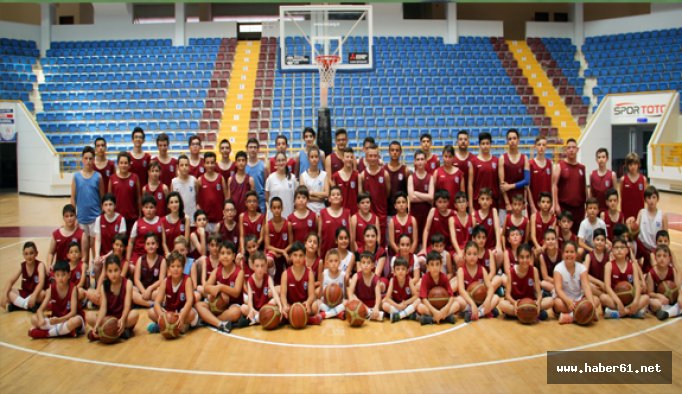 Trabzonspor'da gençler basketbol öğreniyor