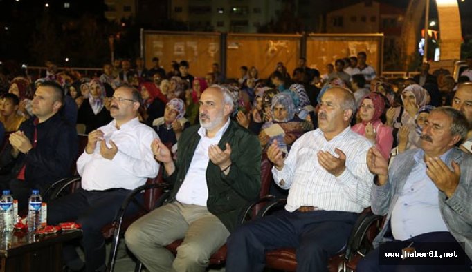 Demokrasi nöbetinde eller semaya yükseldi!