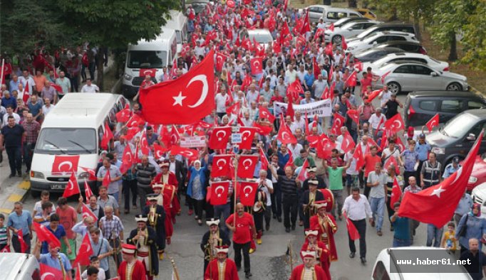 Akçaabatta demokrasi yürüyüşü!