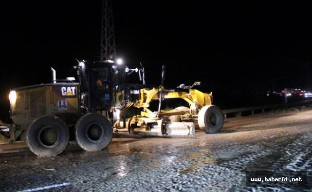 Erzurum-Artvin yolunu sel vurdu