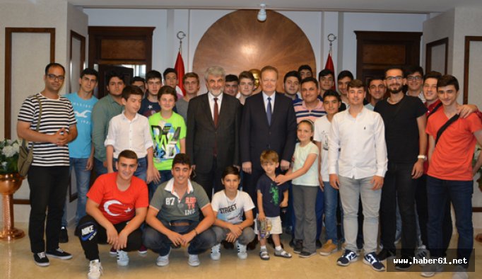 Vali Yavuz o öğrencileri kabul etti