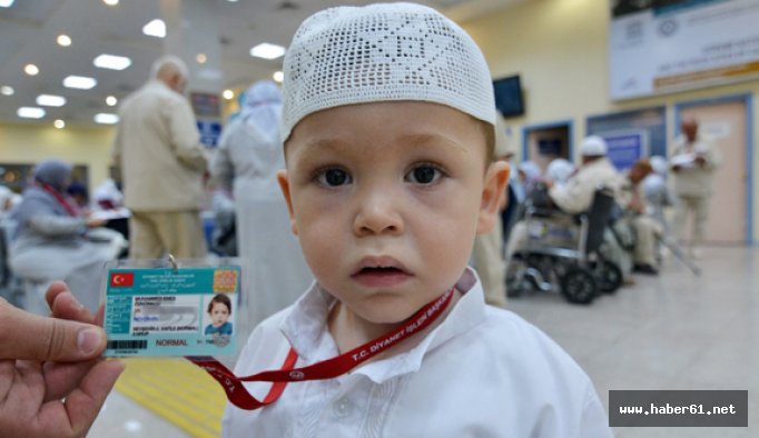 2 yaşında hacca gidiyor
