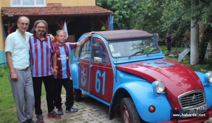 Trabzonspor aşkıyla arabasını boyadı