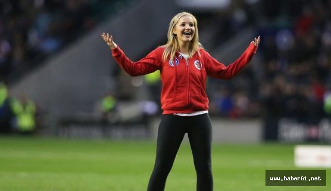 Helen Skelton üstsüz yakalandı!