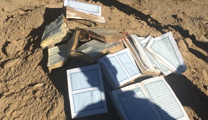 Çukurdan onlarca Kur’an-ı Kerim çıktı