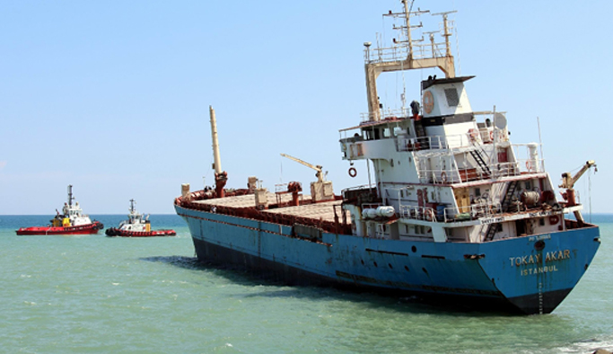 Samsun'da karaya oturan gemi kurtarıldı