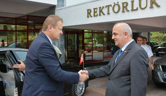 Vali Yavuz KTÜ Rektörünü ziyaret etti