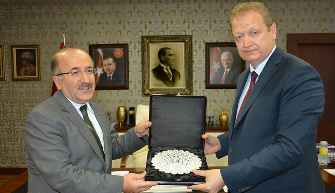 Vali Yavuz'dan Gümrükçüoğlu'na iade-i ziyaret