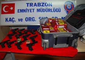 Çay paketi içinde silah kaçakçılığı