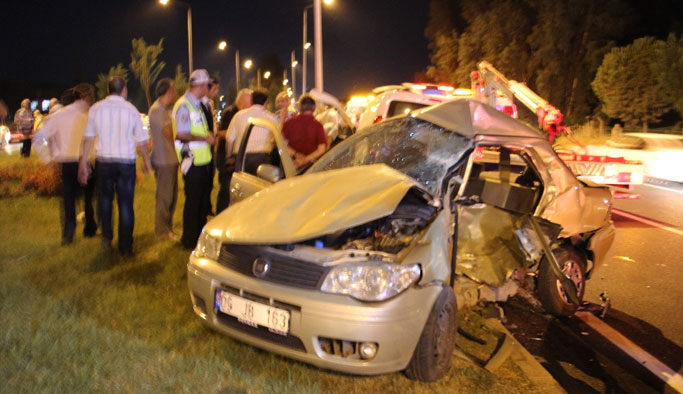 Düğün dönüşü kaza yaptılar: 3 ölü