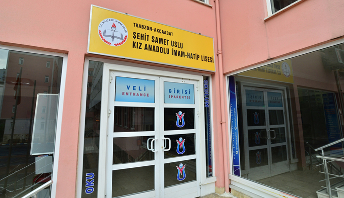 Trabzon'da FETÖ'den kapanan okula şehidin adı verildi