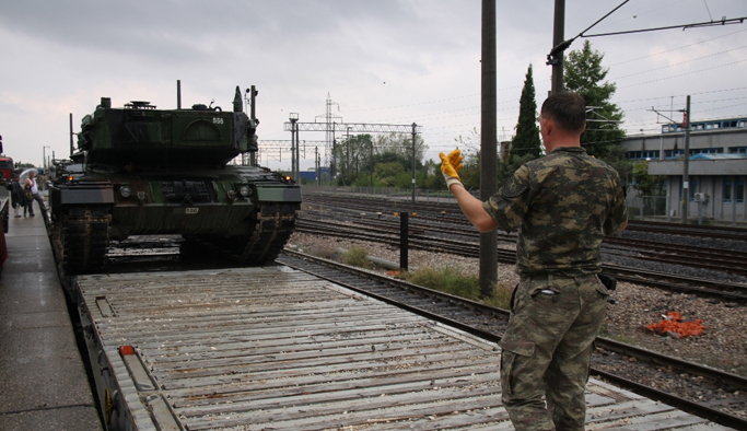 Sınıra tank sevkıyatı devam ediyor