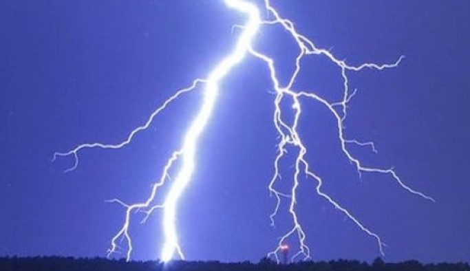 Trabzon'da Arap turistlerin üzerine yıldırım düştü