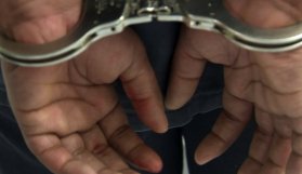 Ünlü şarkıcı gözaltına alındı!