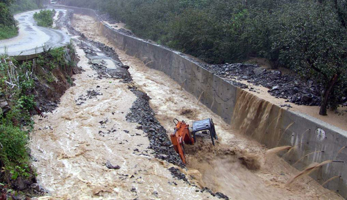Artvin'de dereler taştı