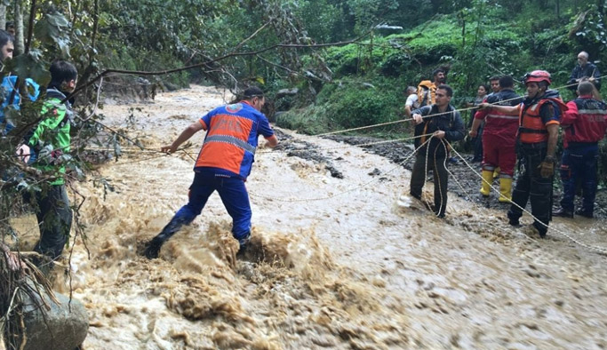 Rize'de felaket! 9 kişi kurtarıldı